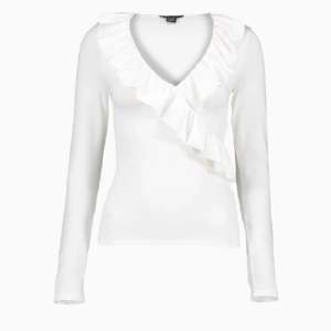 säljer denna vita tröja pga ingen användning!💗