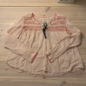 Odd Molly blus - En härlig ljusrosa blus med storleken 0 som då är en xs/s, skriv gärna privat om fler bilder eller frågor🩷