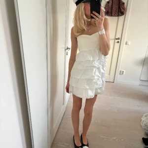 Studentklänning  - Så fin klänning från märket Zoul som jag köpte till studenten men kom inte till användning då jag köpte en annan💕 