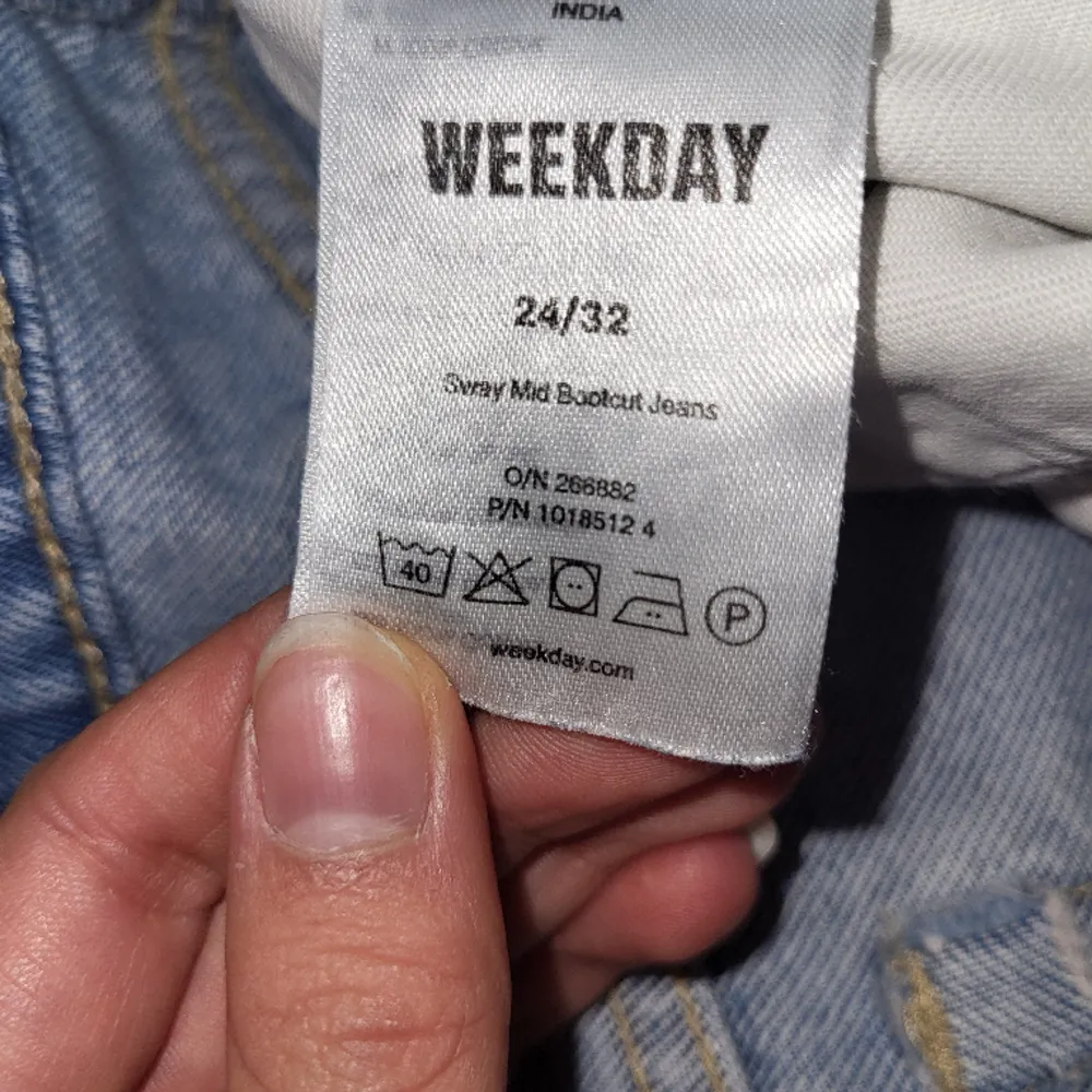Säljer mina bootcut jeans från weekday som jag köpte för ca ett år sedan, men har tyvärr inte används så mycket💝💝 Jag köpte dem för ca550kr men säljer dem nu för 350kr💞. Jeans & Byxor.