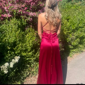 Balklänning  - Säljer denna fina balklänning från shein🩷 Helt oanvänd då vi råka köpa två till min bal, denna jag säljer nu är helt oanvänd🩷 nypris 369, köparen står för frakten