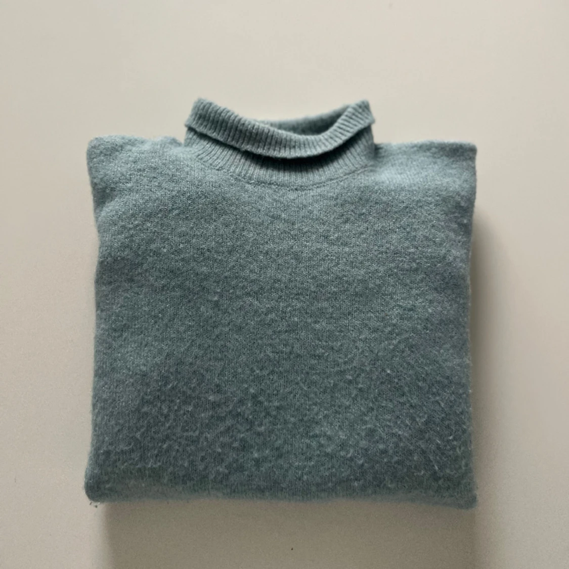 Blå stickad tröja - 91