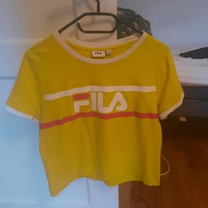 Gul fila t shirt - Den är aldrif använd.