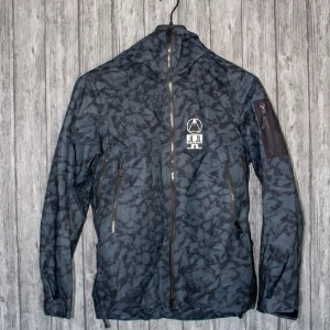 3 Layer Bute Jacket  - J Lindeberg (s) Dunjacka dam. oanvänt. Köpt från deras Sample sale. Alla tags!