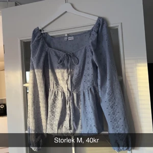 Blus - Endast testad, köpare står för frakt annars kan jag mötas i Västerås.