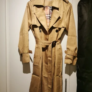 Fin kappa - Fin kappa i storlek 34, aldrig använd så är som ny! 