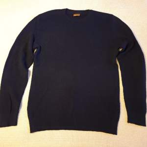 Mörkblå merino ull stickad tröja från stenströms användt skick Storlek L passar M/L Vid minsta fråga bara skicka pm