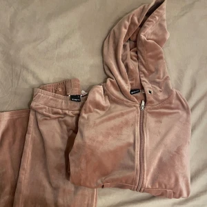 Rosa mjukisset - Rosa mjukissett från Gina Tricot i xs. Bra skick! 