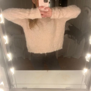 Rosa stickad tröja - En söt rosa stickad tröja från Zara, i storlek L men sitter som en S💕
