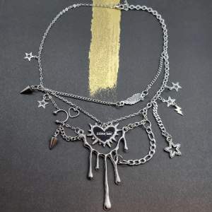 Handgjort unik  halsband och exklusiv design🖤Följ :@ekjewelryofficial🤲  🔗⛓️Material- rostfritt stål och zinklegeringar. Längd: 38+5cm. Halsband inte vatten och är känsliga mot fukt. 