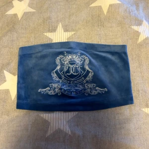 Juicy couture topp - Jättefin juicy coutoure bandeau topp i storlek M 🤩Knappt använd och i bra skick 🫶🏻💕 Använd gärna ”köp nu” 🤍