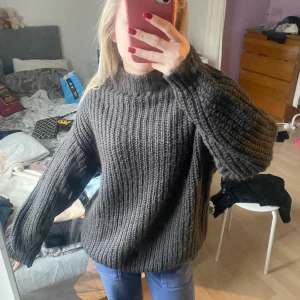 Grå stickad tröja  - Super fin, bekväm och mysig tröja 💓