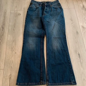Firetrap blacksealed flared jeans  - Sååå snygga vintage flared jeans i ny skick och i snyggaste färgen, Inga tydliga defekter vad jag har märkt ⭐️Levereras samma dag som man köper 💋