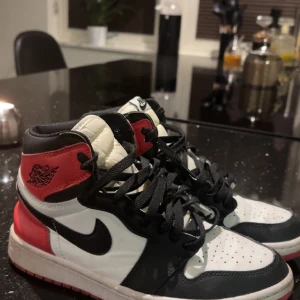 Jordans -  Skorna är bra i skick använd några gånger under sommaren 