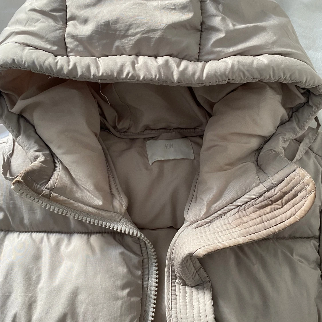 Beige Puffer Jacket - 90
