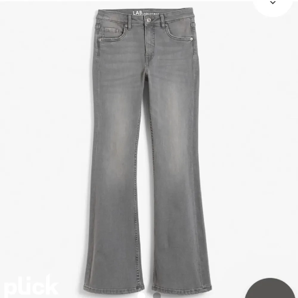 Ett var supersnygga gråa lågmäld jeans från Kappahl i st 164 men passar xs,s 32,34. Använda fåtal gånger. Jeans & Byxor.