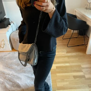 StellaMcCartney liknande väska - Super fin Stella McCartney liknande väska. Aldrig använd därmed inga defekter💞💞