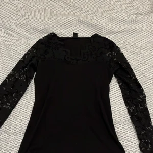 Jätte fin spets tröja - Säljer den här jätte fina spets tröjan!❤️