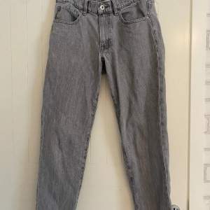 Vailent jeans, använda typ 10 gånger så helt nytt skick.  (Loose fit) Ord. Pris: 899