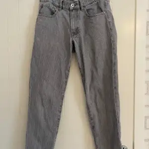 Vailent jeans, använda typ 10 gånger så helt nytt skick.  (Loose fit) Ord. Pris: 899