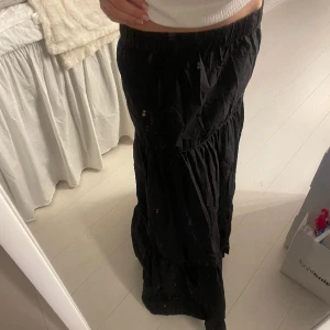 Lång kjol  - Super fin lång kjol från Gina 