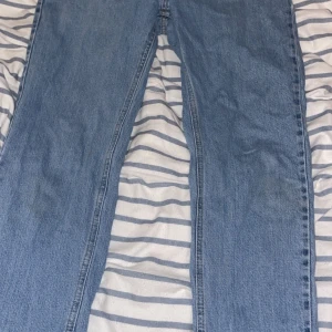 Loose jeans blå - Ser nya ut. Är i fint skick. Endast använd några gånger. 