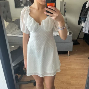 Studentklänning - Superfin klänning till studenten eller midsommar, från missguided i storlek S🫶🏼