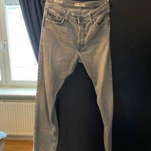 Gråa Jack&jones jeans