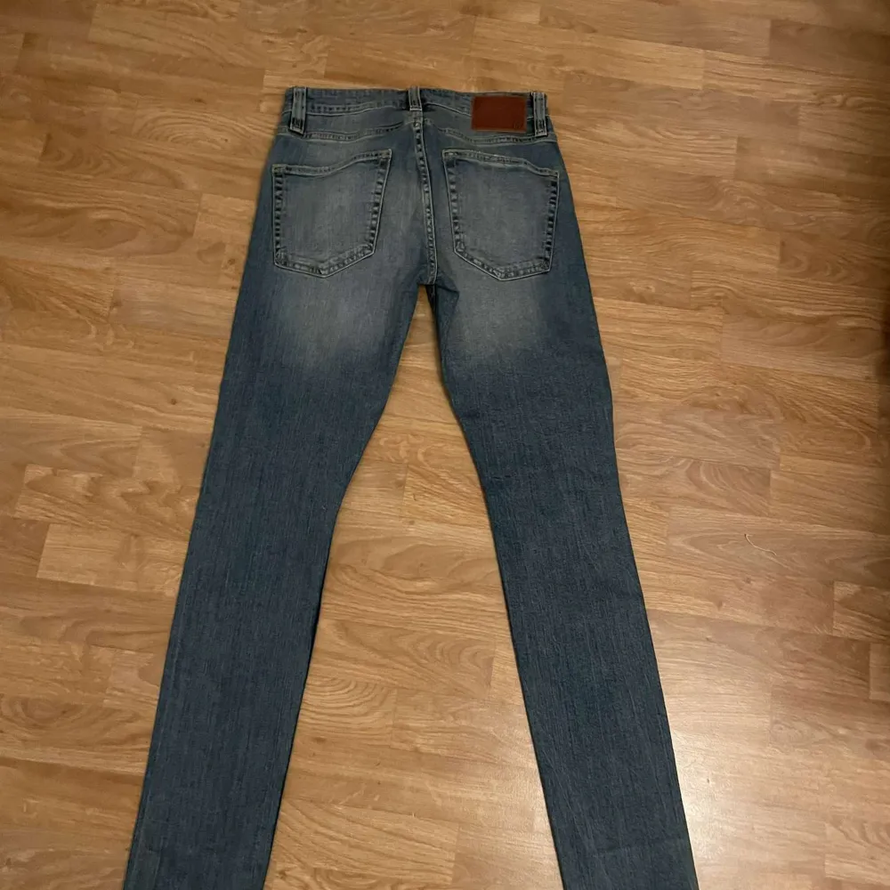 Jättefina jeansbyxor från Lager 157 som bara har varit använda 2 gånger! Tryck gärna på köp nu eller kontakta vid frågor.. Jeans & Byxor.