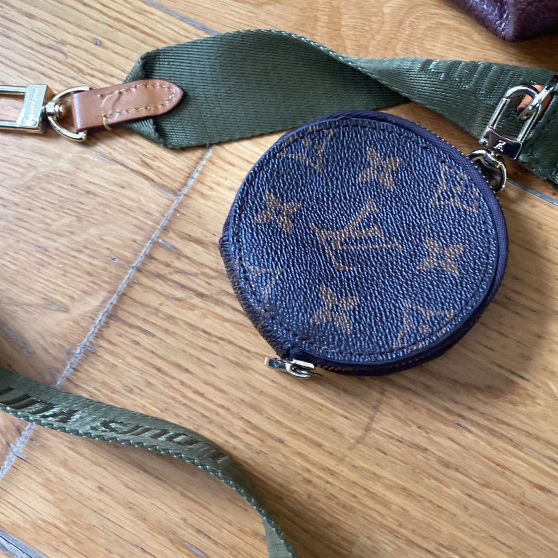 Louis Vuitton axelrem - 90