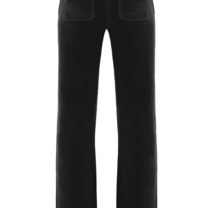 Juicy byxor - Säljer ett par svarta juicy couture byxor i storlek xs, använda ett fåtal gånger och endast tvättade en gång så dem ser ut och känns som nya. Lägg prisförslag❤️