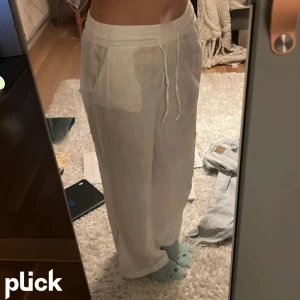 Linnebyxor  - Fina linnebyxor från Gina Tricot. Köpte de för 400kr!   Skriv för mer bilder!