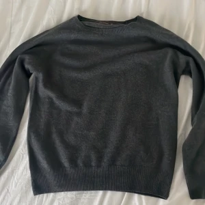 Oscar jacobson tröja - Storlek m. Nyskick, endast använd en gång. Nypris cirka 1300 kr Mitt pris: 500 kr
