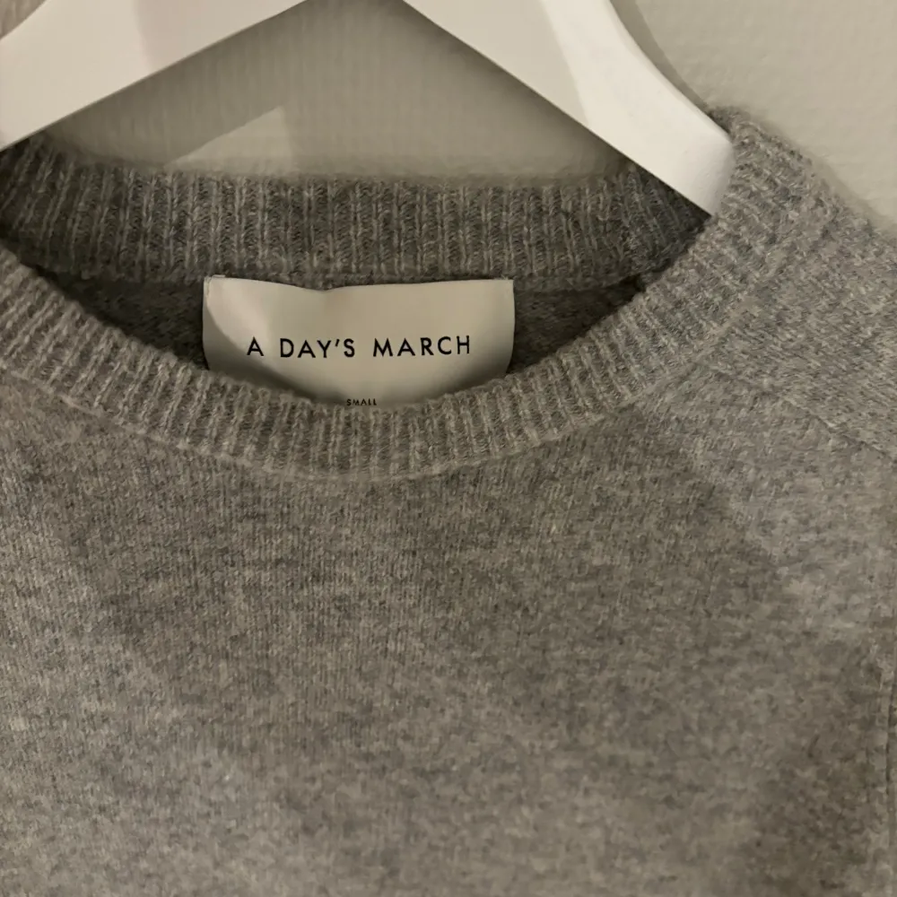 Säljer en superfin stickad tröja från A days march. Endast använd vid ett tillfälle så i toppenskick! Nypris 1200kr. Tröjor & Koftor.