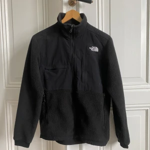 The North face fleece jacka - Fleecejacka av the North face. I storlek small. Inga defekter. 