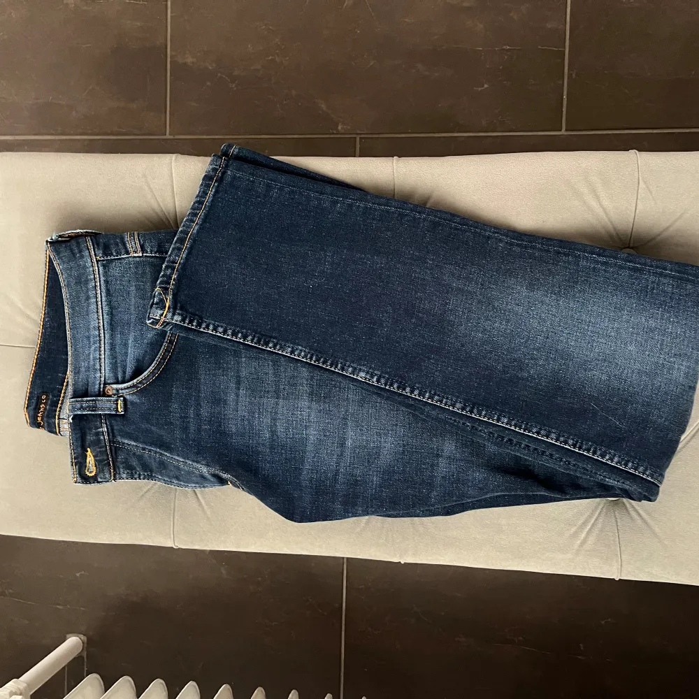 Nudie jeans i modellen grim Tim. Dessa är i nyskick, endast testade. Nypris ligger på 1600.. Jeans & Byxor.