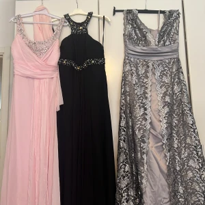 Aftonklänningar  - Klänningarna kostar 400kr/st.  Använda vid ett tillfälle 