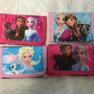 Frost Barn Plånbok  - 55kr/st  Sammafrakt  Helt ny 