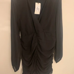 Klänning bik bok - Jätte fin till utgång , strl S  Bik bok  Dm frågor 🥰