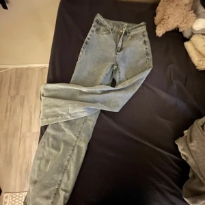 Jeans  - Älskar dessa jeans men dom är för korta på mig