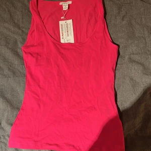 Linne - Ett perfekt fest linne till ett otroligt pris!! 🎊🎉 Linnet är helt oanvänt med prislappen på! Köpt på New Yorker!