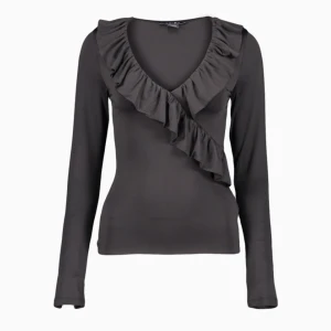 Volang tröja - Säljer denna så snygga volang tröjan då jag verkligen behöver pengar, verkligen så fin!! Går nästan inte att få tag på i butik🥰🩷 Jätteskönt material/tyg! Storlek Xs men passar xxs-s då väldigt stretchig!!