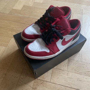 Jordan lows - Säljer nike jordan lows, bra skick