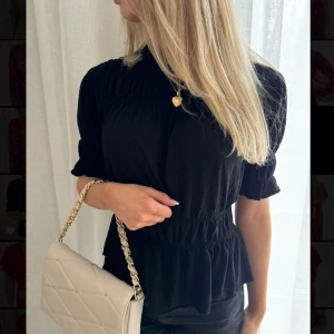 Tröja - Svart smock topp från Lindex stl S 