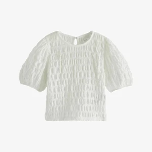 Supersnygg blus!! - SUPERSNYGG blus märket Next, helt slutsåld, helt ny, en liteeen sminkfläck på innansidan av kragen som blev när jag provade den därav godkändes inte retur men syns inte när man bär den💋!!!