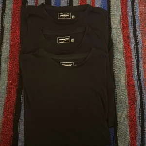 3 st basic svarta T-shirts från Dressman - Storlek L i nyskick och bra kvalitet 