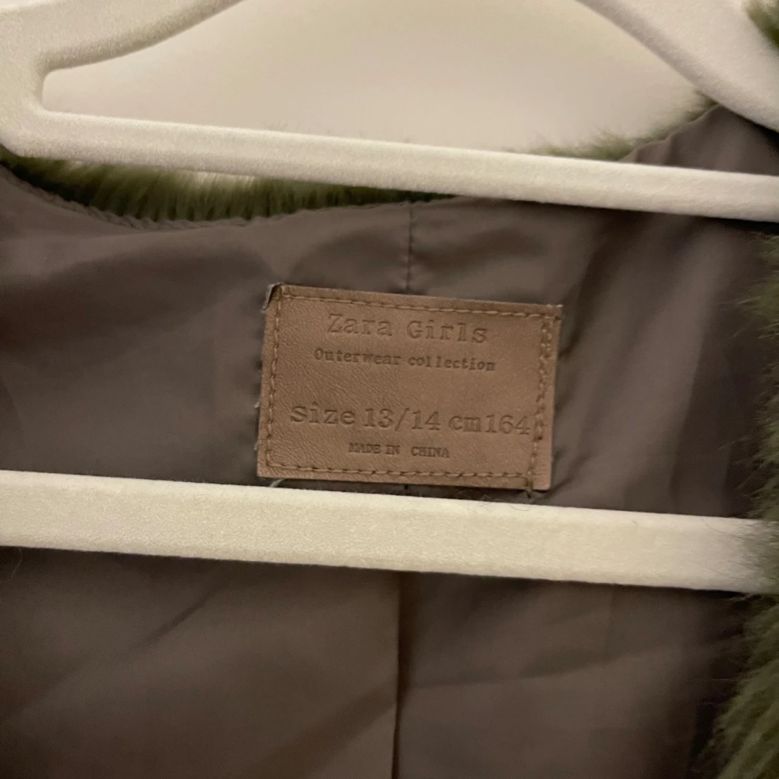 Grön pälsväst - 91