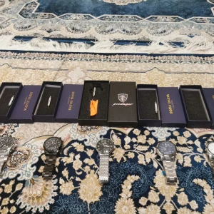 Alla klockor för 1499 - Hej Säljer alla klockorna för 1499 köpte för mina kusiner men de hade redan jag filorar jätte mycket pengar men jag kan inte bara behålla de jag köpte för 4800 säljer för 1500