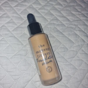 Foundation  - Helt ny och oöppnad, säljes då jag har för många foundations och denna ej kommer till användning🫶🏼