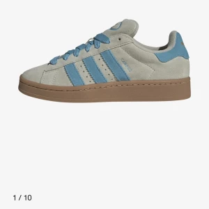 Adidas Campus 00s - Säljer dessa nästan helt oanvända Adiadas Campus! Säljer då de ej kommer till användning💞 Kom privat vid frågor, köp gärna via köp nu!💕